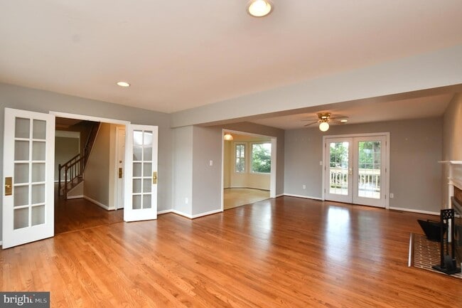 Photo - 350 Copperfield Ln