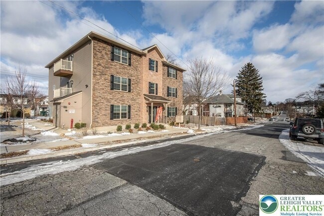 Photo - 1513 Maple St Unit 301