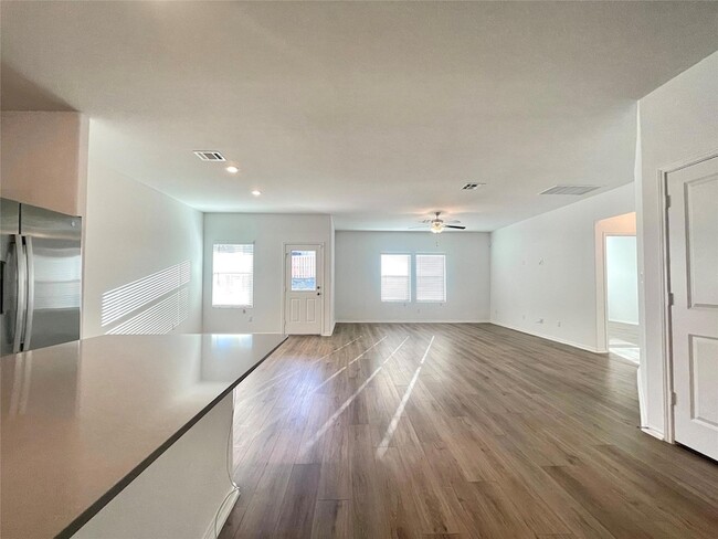 Photo - 1220 Sweetspire St