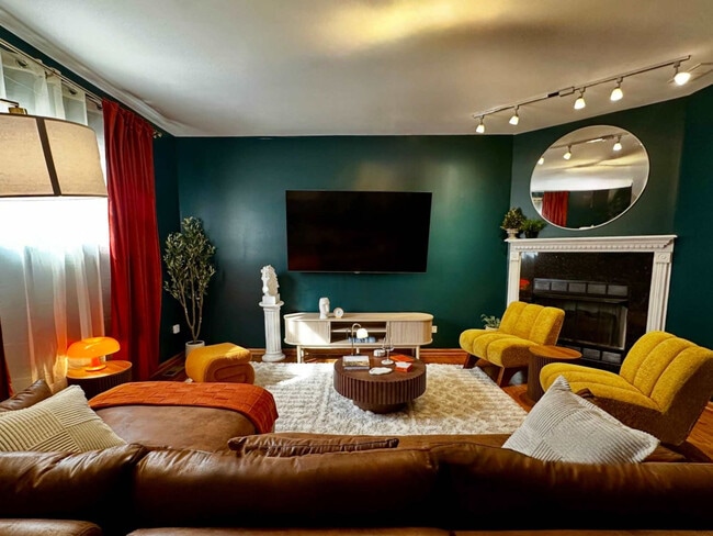 Building Photo - 1418 N Talman Ave Unit ID1026698P