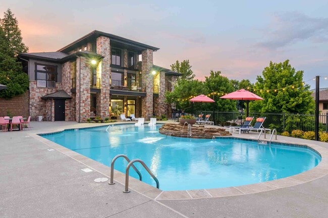 Building Photo - Aventura Falcon Valley