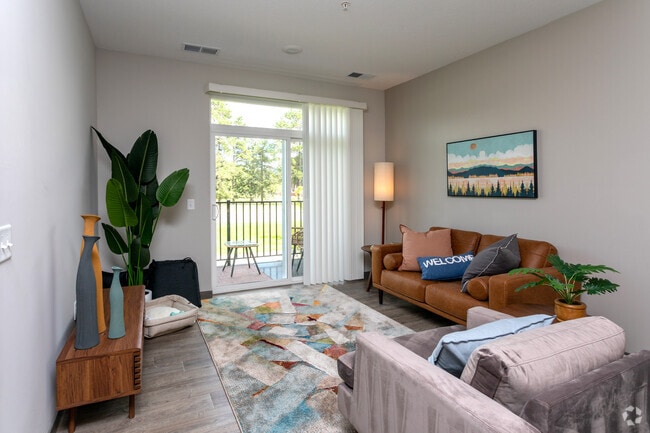 1BR, 1BA - 679SF - The Emerald Apartments & Townhomes