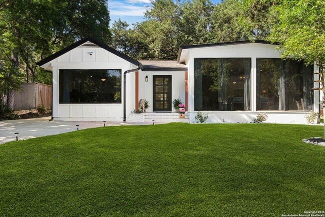 Photo - 423 College Blvd