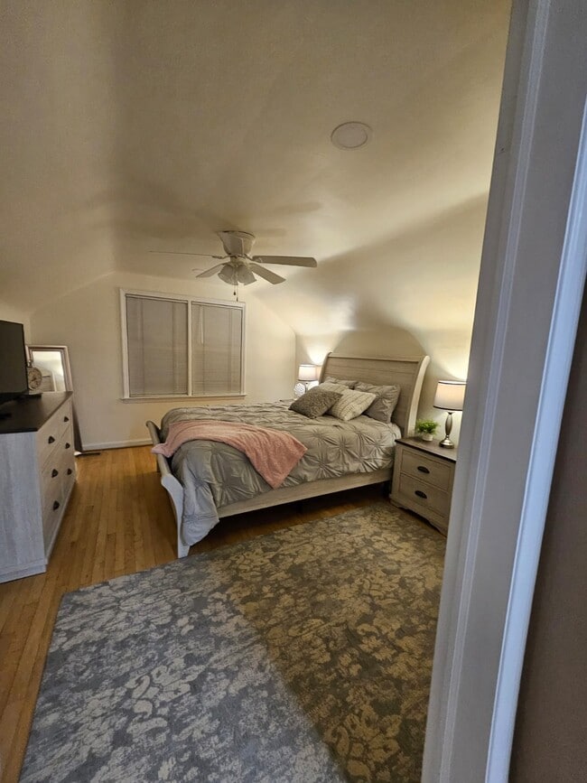 Photo - 2212 Burger St