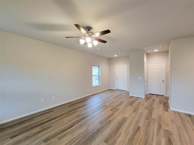 Photo - 942 Amesbury Ct