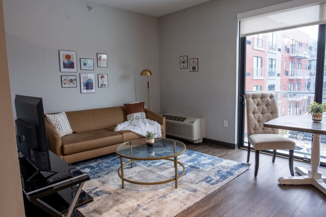 Building Photo - 2304 Ingersoll Ave Unit SI FL3-ID1534892P