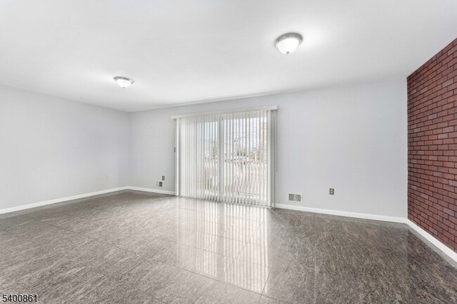 Photo - 466 Lidgerwood Ave Unit 468