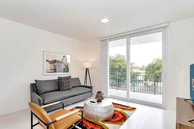 Building Photo - 1710 SW 27th Ave Unit SI ID1272101P