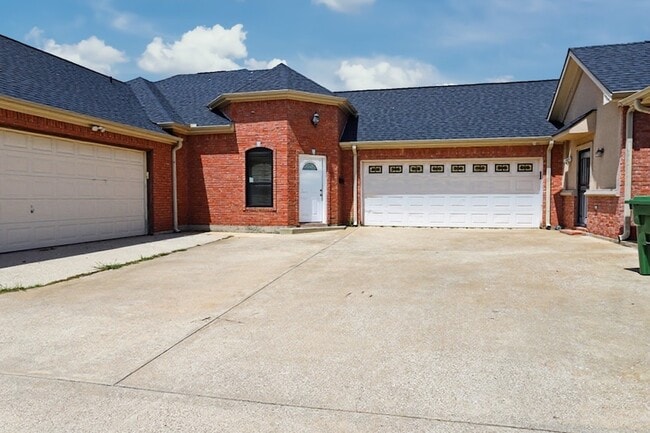 Photo - 234 Bayne Rd