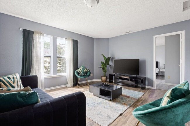 Building Photo - 10363 Fairmont Ln Unit SI ID1522300P