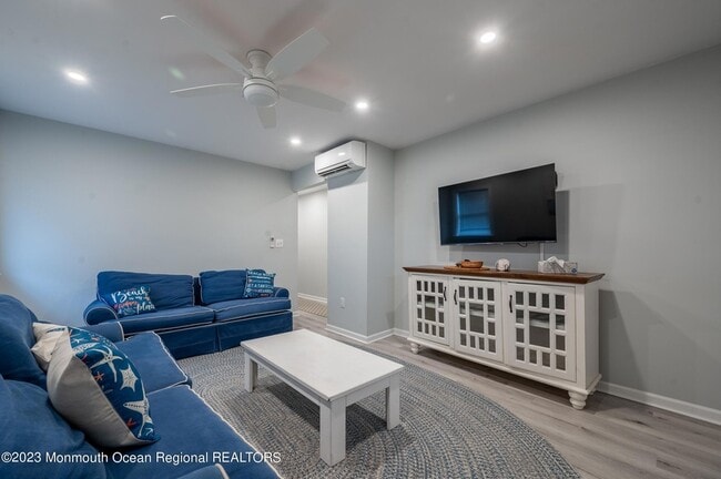 Photo - 4 Washington Ave