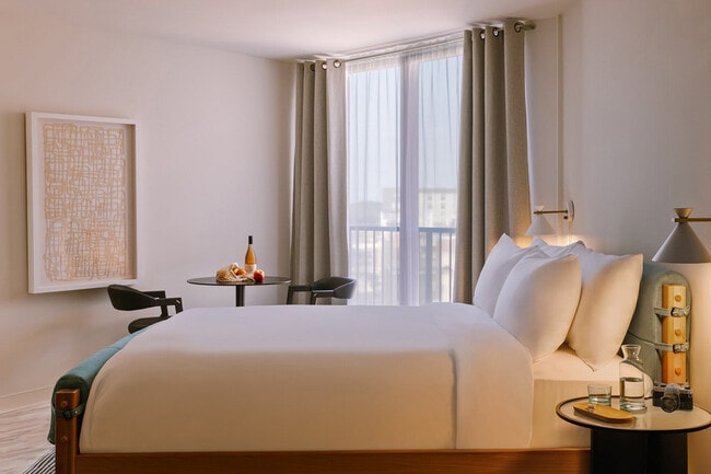 Building Photo - 77 9th St E Unit SI ID1459970P