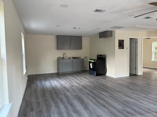 Photo - 1927 W Mayfield Blvd