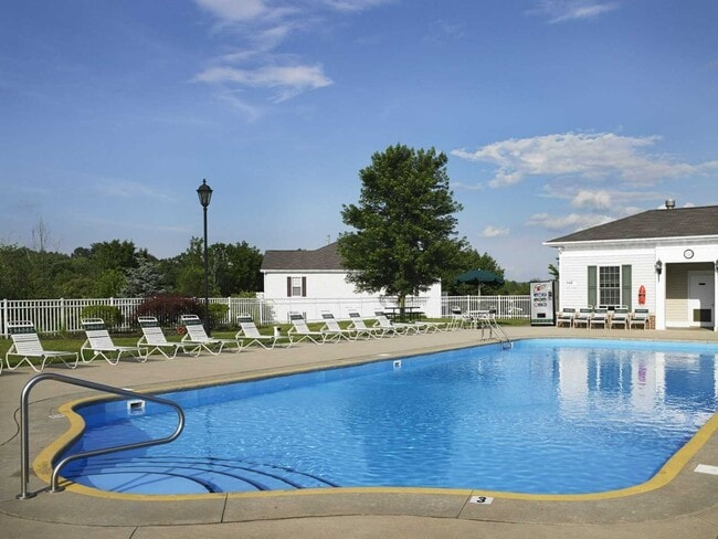 Berkley Manor Pool - Berkley Manor