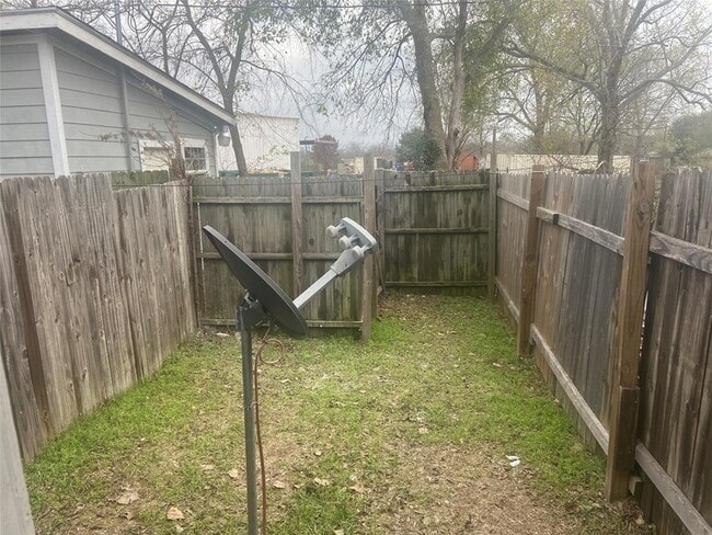 Photo - 410 Old Thorndale Rd