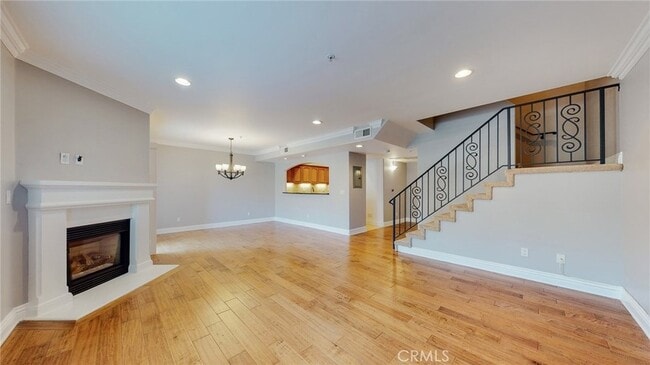 Building Photo - 11540 Moorpark St Unit 103