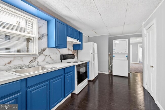 Photo - 214 W Division St