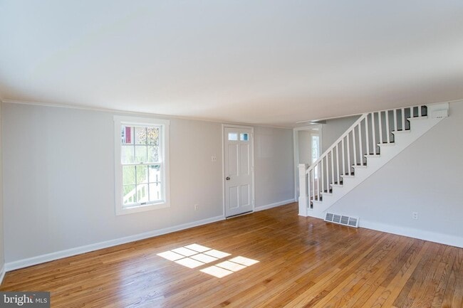 Photo - 766 Sergeantsville Rd