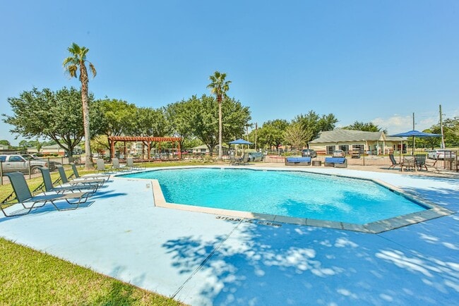 Photo - Woodglen Village