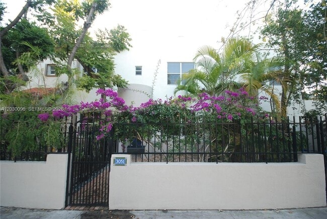 Photo - 3051 Center St