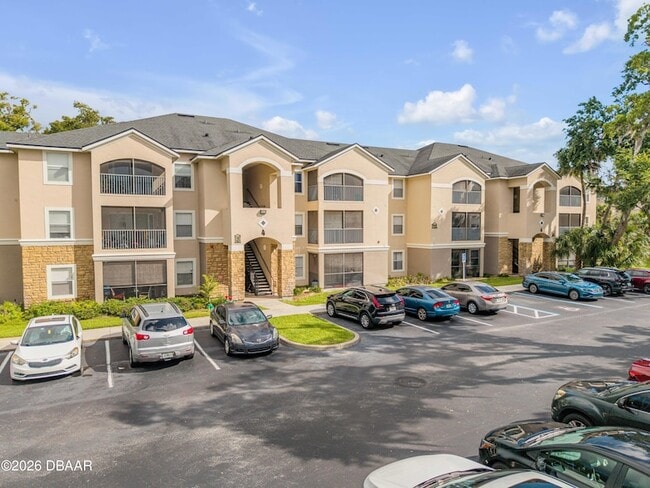 Building Photo - 940 Village Trail Unit 4-306