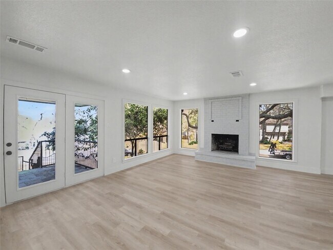 Building Photo - 190 Dawns Edge