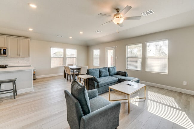 Building Photo - 723 Williams Wy Unit SI ID1385583P