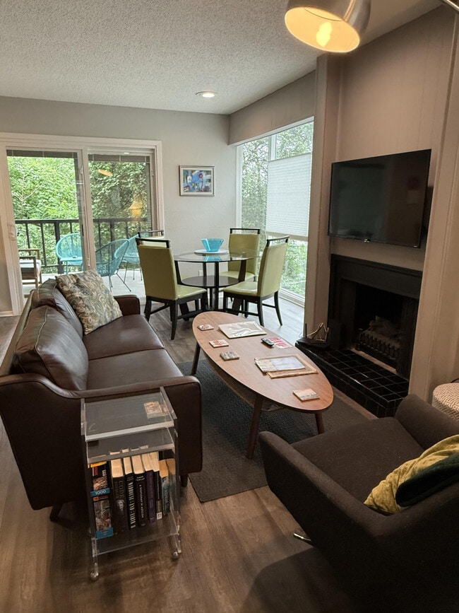 Building Photo - 2205 Spring Creek Dr Unit SI ID1054226P