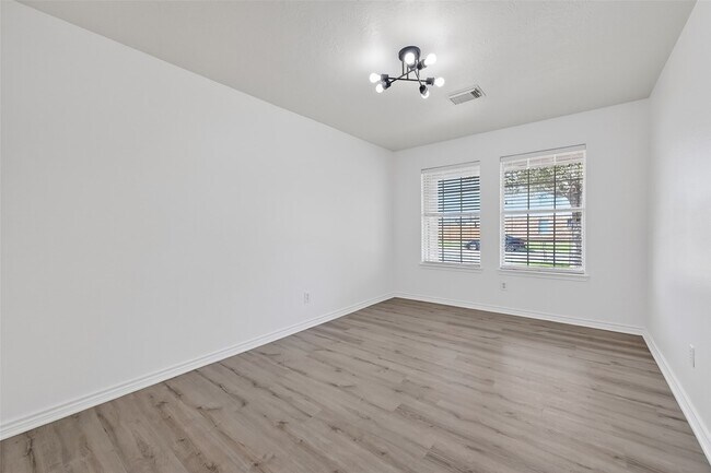 Photo - 9111 Grand Villa Ln