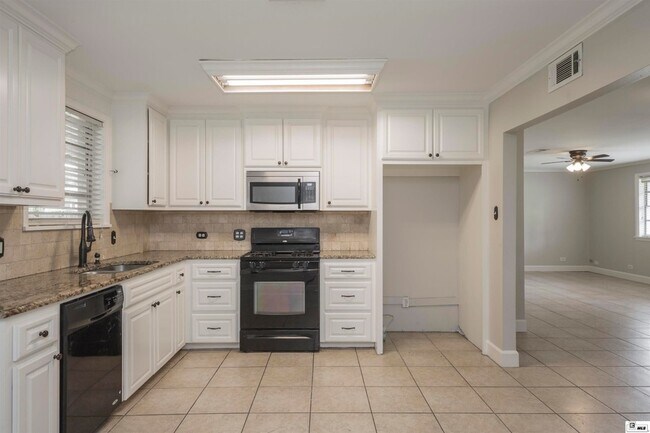 Photo - 2004 Spencer Ave