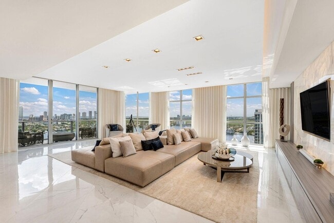 Building Photo - 17301 Biscayne Blvd Unit PH 7