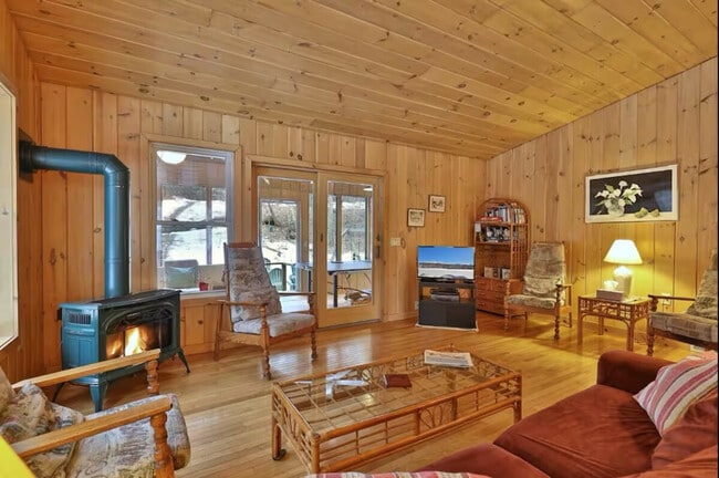 Building Photo - 4155 Lake Shore Dr Unit ID1376008P