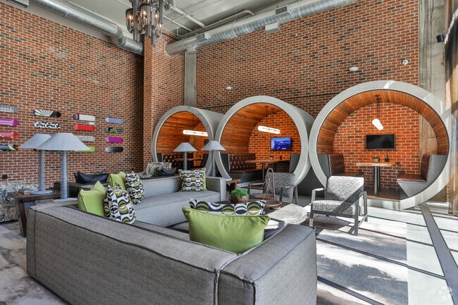 Clubroom - 915 Glenwood Apartments at Grant Park