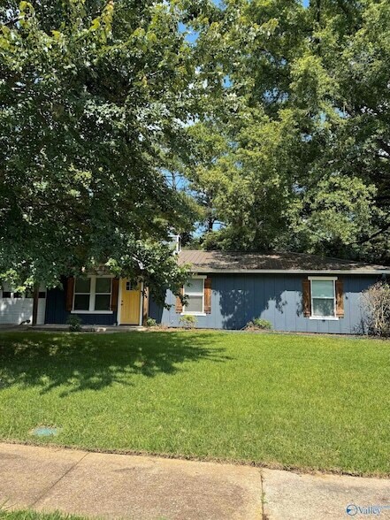 Photo - 902 Danmann Cir SE