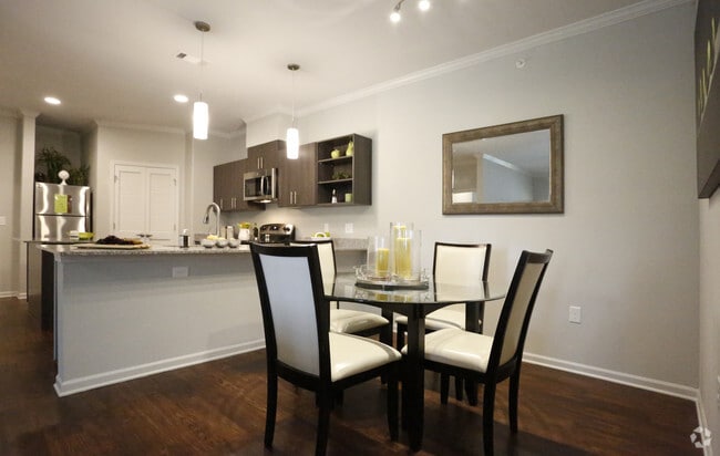 2BR/2BA -1141SF - Villa Broussard