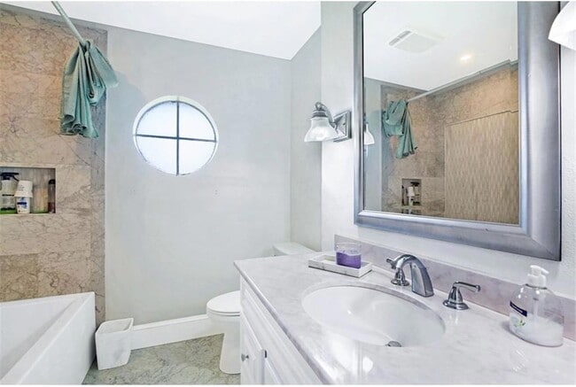 Photo - 1200 Joyce St