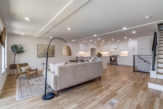 Photo - 4701 San Jacinto St Unit 103