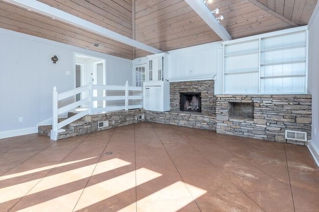 Photo - 500 Colonial Rd
