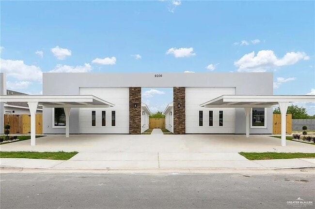 Building Photo - 9206 N 56th Ln Unit 1