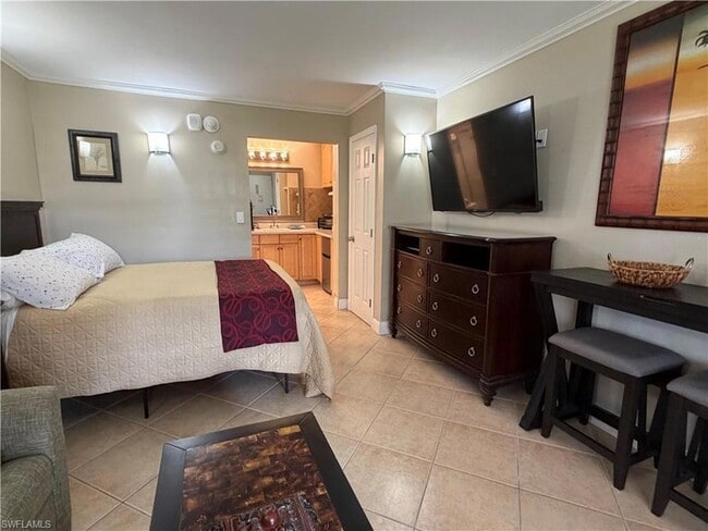 Photo - 2555 Tamiami Trail N