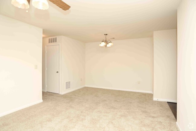 3BR, 2BA - 1,185 SF - Woodbridge Station