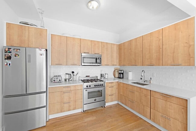 Photo - 517 W 45th St Unit ID1224961P