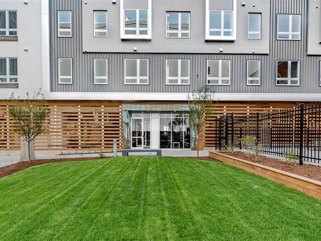 Photo - Metro on Crown