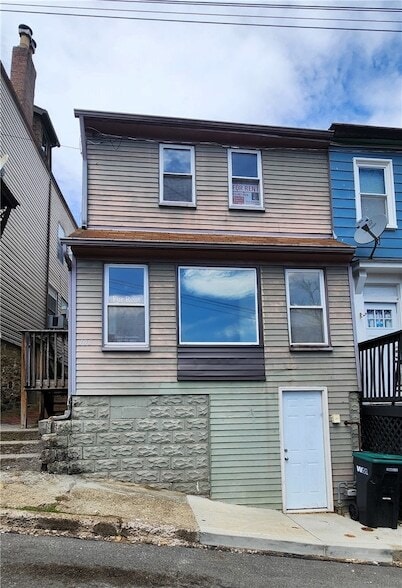 Building Photo - 105 Davis St