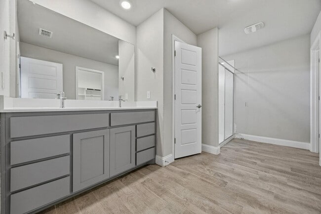 Photo - 2008 Apalis Dr