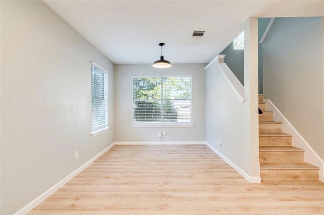 Photo - 13808 Lothian Dr