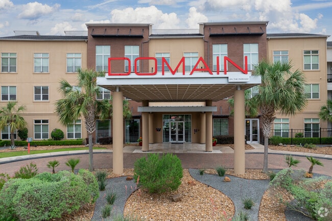 Domain on the Parkway - Domain on the Parkway