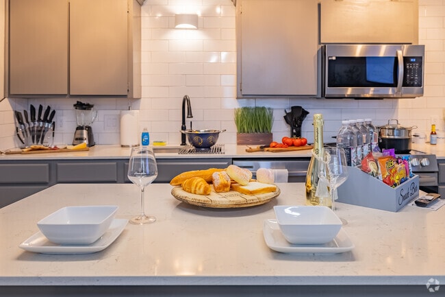 1BR, 1BA - 550SF - Kitchen and Dining Room - 67th Suites