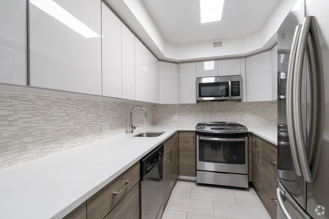 2Br, 2Ba - 1419SF Kitchen - The Plaza Apartments