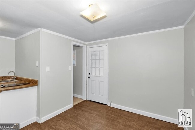 Photo - 1926 Howard Ave Unit B